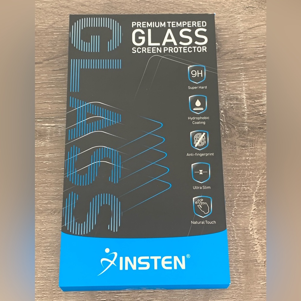 Premium tempered glass screen protector for iPhone XS Max (5.51 in x 2.56 in)